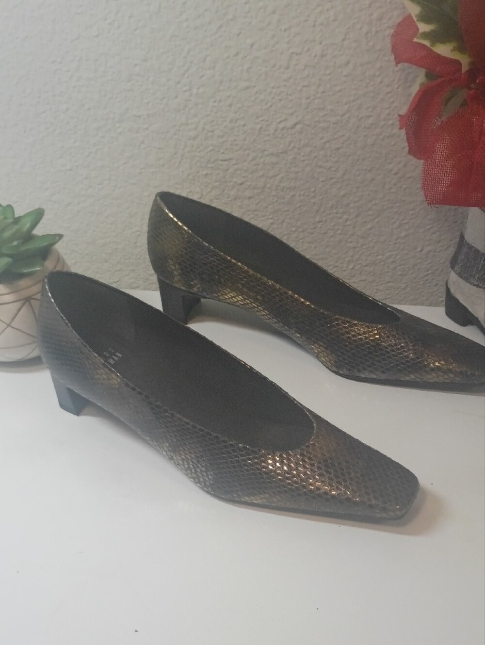 Stuart Weitzman Metallic Gold Snake-Embossed Pumps - Picture 6 of 12